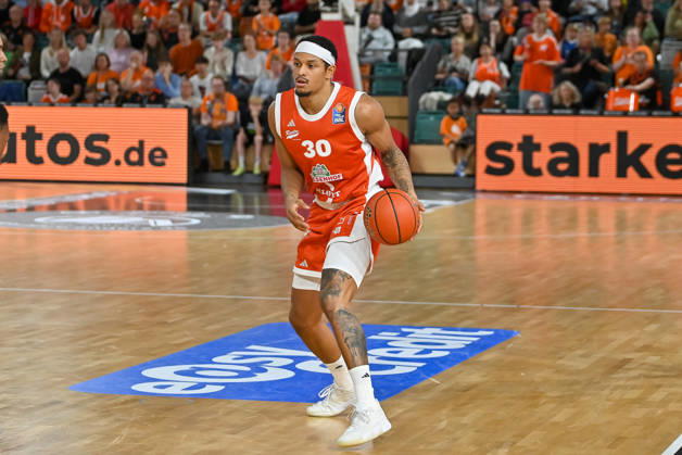 Nelson Weidemann, RASTA Vechta, 30 on the ball: RASTA Vechta vs. ratiopharm Ulm, easyCredit Basketball Bundesliga, Matchday 5, 2026–2027 season, October 10, 2026, RASTA Vechta vs. ratiopharm Ulm, easyCredit Basketball Bundesliga, Matchday 5, 2026–2027 season, October 10, 2026, Vechta Copyright: xEibner-Pressefoto RobertxGertzenx EP_RGN