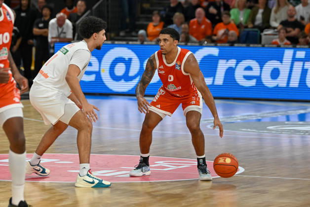Dmitrik Trice (RASTA Vechta), 00 with the ball against Adam Atamna (ratiopharm Ulm), 00 RASTA Vechta vs. ratiopharm Ulm, easyCredit Basketball Bundesliga, Matchday 5, 2026–2027 season, October 10, 2026, RASTA Vechta vs. ratiopharm Ulm, easyCredit Basketball Bundesliga, Matchday 5, 2026–2027 season, October 10, 2026, Vechta Copyright: xEibner-Pressefoto RobertxGertzenx EP_RGN