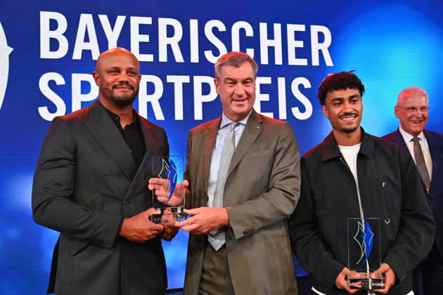 Coach Vincent KOMPANY of Bayern Munich with the Honorary Award from Bavarian Minister-President Markus SOEDER, Nathaniel BROWN of Bayern Munich, and Joachim HERRMANN, Bavarian Minister of the Interior, at the 2026 Bavarian Sports Award ceremony at BMW Welt, Red Carpet on October 10, 2026