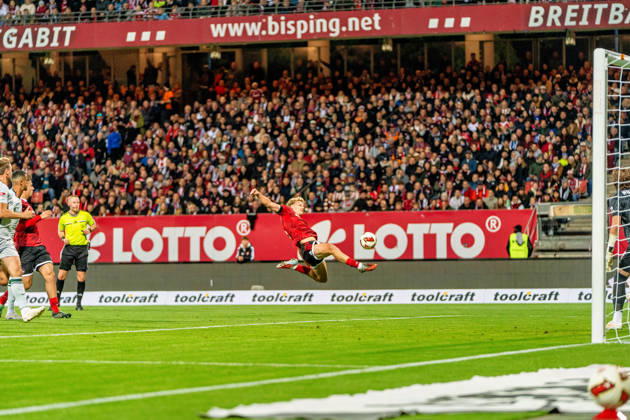 Piet Scobel, 1. FC Nuremberg, 19, GER, 1. FC Nuremberg vs. VfL Wolfsburg, Soccer, 2. Bundesliga, Matchday 7, 2026–2027 Season, October 10, 2026, DFL regulations prohibit any use of photographs as image sequences and or quasi-video, GER, 1. FC Nuremberg vs. VfL Wolfsburg, soccer, 2. Bundesliga, Matchday 7, 2026–2027 season, October 10, 2026, Nuremberg Copyright: xEibner-Pressefoto MaxxVogelx EP_MVL
