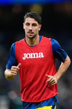 October 10, 2026, Madrid, Madrid, Spain: Santi Comesana of Villarreal CF warms up during the Spanish League, LaLiga EA Sports, football match between Real Madrid and Villarreal CF at Bernabeu stadium on October 10, 2026, in Madrid, Spain. Real Madrid V Villarreal CF - LaLiga EA Sports - ZUMAa181 20261010_zaa_a181_151 Copyright: xDennisxAgyemanx