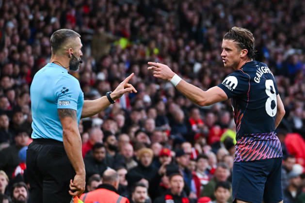 MANCHESTER, ENGLAND, OCT 10: Conor Gallagher of Tottenham Hotspur argues with the linesman during the Premier League match between Manchester United, ManU and Tottenham Hotspur at Old Trafford in Manchester, England (Will Palmer Sports Press Photo) Copyright: xWillxPalmer SportsxPressxPhotox Sportspressphoto_SPR251609