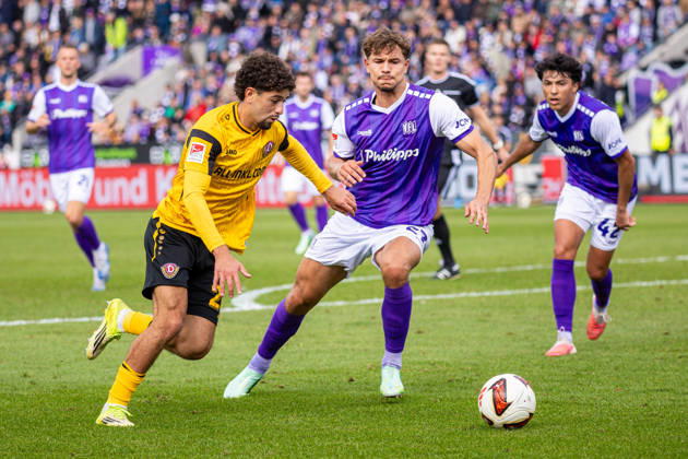 L R Ben Bobzien (SG Dynamo Dresden), 20, in a tackle with Robin Fabinski (VfL Osnabrück), 27, GER, VfL Osnabrück vs. SG Dynamo Dresden, Soccer, 2. Bundesliga, Matchday 7, 2026–2027 season, October 10, 2026 DFL regulations prohibit the use of photographs as image sequences and or quasi-video GER, VfL Osnabrück vs. SG Dynamo Dresden, soccer, 2. Bundesliga, Matchday 7, 2026–2027 season, October 10, 2026, Osnabrück Copyright: xEibner-Pressefoto JanxRollingerx EP_JSK