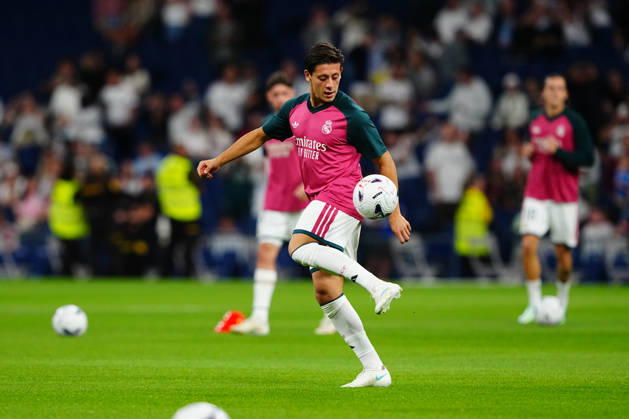 Real Madrid v Villarreal - LaLiga EA Sports 2026 27 MD8 MADRID, SPAIN - OCTOBER 10: Arda Guler of Real Madrid warms up before the LaLiga EA Sports match between Real Madrid CF and Villarreal CF at Santiago Bernabeu on October 10, 2026 in Madrid, Spain. Madrid Santiago Bernabeu Madrid Spain Copyright: x x2026xGokhanxTanerx xPSxImagesxGokhanxTanerx xPSxImagesx