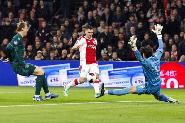 AMSTERDAM - (lr) Perr Schuurs of NEC Nijmegen, Oscar Gloukh of Ajax, NEC Nijmegen goalkeeper Gonzalo Crettaz during the Dutch Eredivisie match between AFC Ajax and NEC Nijmegen at the Johan Cruijff ArenA on October 10, 2026 in Amsterdam, the Netherlands. MAURICE VAN STEEN ANP Eredivisie 2026 27 xVIxANPxSportx xxANPxIVx 572064744 originalFilename: 572064744