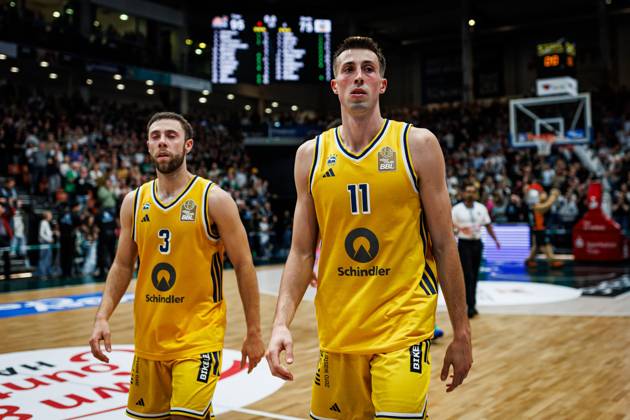 Jordan Ford, Alba Berlin; Joe Wieskamp, Alba Berlin; grief, disappointment, emotions; Vet Concept Gladiators Trier vs. Alba Berlin; basketball; easyCredit BBL; Matchday 5; 2026–2027 season; October 10, 2026 Vet Concept Gladiators Trier vs. Alba Berlin, basketball, easyCredit BBL, Matchday 5, 2026–2027 season, October 10, 2026 Copyright: xEibnerxPressefotox EP_ANS