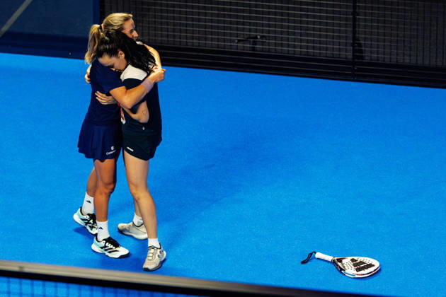 DÜSSELDORF, GERMANY - 10 OCTOBER 2026: Image shows the victory celebration of Ariana Sanchez Fallada (ESP) and Andrea Ustero Prieto (ESP) during CUPRA Germany Premier Padel P2 2026 Day 7: Semifinals at CASTELLO Düsseldorf on 10 10 2026 in Düsseldorf, Germany. Germany Copyright: xFröhlichxPascalx