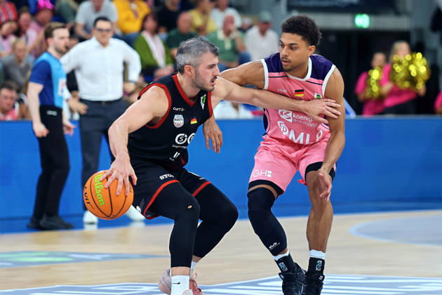 From left: Martin Bogdanov, SBB Baskets Wolmirstedt, 6; Kevin McClain, MLP Academics Heidelberg, 03 GER BBL MLP Academics Heidelberg SBB Baskets Wolmirstedt Basketball Barmer 2 Basketball Bundesliga ProA Matchday 4, 2026–2027 Season, October 10, 2026 GER MLP Academics Heidelberg SBB Baskets Wolmirstedt, Basketball Barmer 2 Basketball Bundesliga ProA Matchday 4, 2026–2027 Season, October 10, 2026, Heidelberg Copyright: xEibner-Pressefoto JoergxHirschx EP_JHH