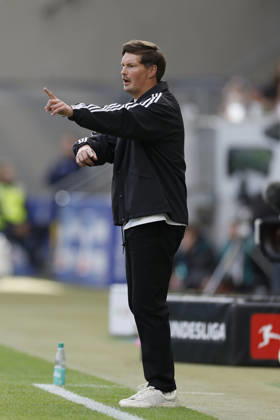 Coach Merlin Polzin of HSV in action during the Bundesliga match between TSG 1899 Hoffenheim and Hamburger SV at the PreZero Arena in Sinsheim, Germany, on October 10, 2026, Sinsheim, Germany, on October 10, 2026. DFB and DFL regulations prohibit any use of photographs as image sequences and or quasi-video, Copyright: HMBxMedia xHeikoxBecker