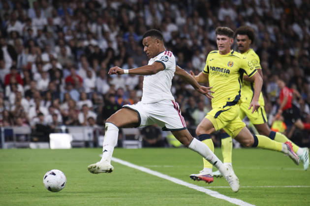 Real Madrid vs. Villarreal, La Liga EA Sports 2026, October 10, 2026, Santiago Bernabéu Stadium, Madrid, Spain Kylian Mbappé of Real Madrid is defended by Pau Navarro during a La Liga EA Sports match between Real Madrid and Villarreal at Santiago Bernabéu Stadium on October 10, 2026, in Madrid, Spain Madrid Santiago Bernabéu Stadium Madrid Spain Copyright: xAlejandroxMatiasxAcostax