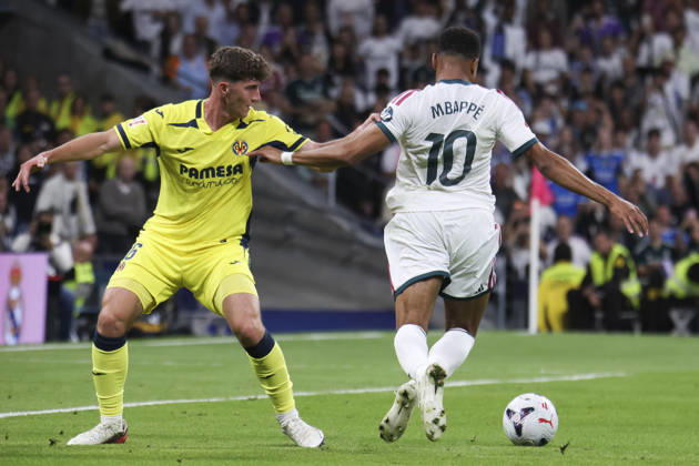 Real Madrid vs. Villarreal, La Liga EA Sports 2026, October 10, 2026, Santiago Bernabéu Stadium, Madrid, Spain Kylian Mbappé of Real Madrid is defended by Pau Navarro during a La Liga EA Sports match between Real Madrid and Villarreal at Santiago Bernabéu Stadium on October 10, 2026, in Madrid, Spain Madrid Santiago Bernabéu Stadium Madrid Spain Copyright: xAlejandroxMatiasxAcostax