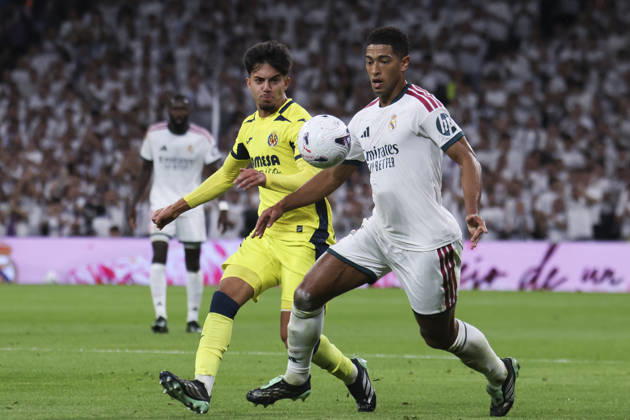 Real Madrid vs. Villarreal, La Liga EA Sports 2026, October 10, 2026, Santiago Bernabéu Stadium, Madrid, Spain Jude Bellingham of Real Madrid battles for the ball against Ilias Akhomach of Villarreal during the La Liga EA Sports match between Real Madrid and Villarreal at Santiago Bernabéu Stadium on October 10, 2026, in Madrid, Spain Madrid Santiago Bernabéu Stadium Madrid Spain Copyright: xAlejandroxMatiasxAcostax