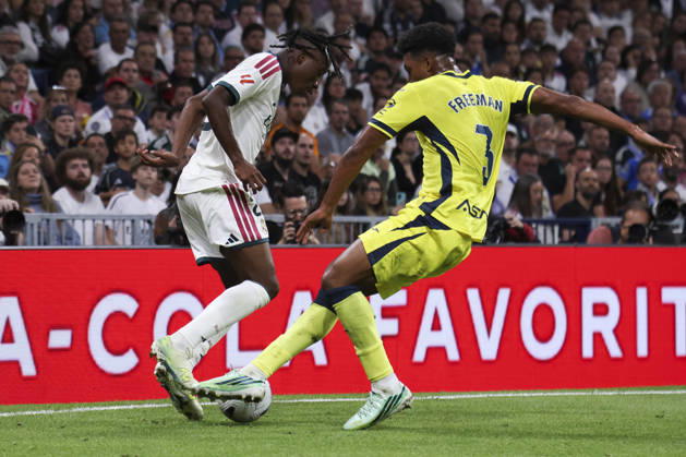 Real Madrid vs. Villarreal, La Liga EA Sports 2026, October 10, 2026, Santiago Bernabéu Stadium, Madrid, Spain Yan Diomande of Real Madrid battles for the ball against Alex Freeman during the La Liga EA Sports match between Real Madrid and Villarreal at Santiago Bernabéu Stadium on October 10, 2026, in Madrid, Spain Madrid Santiago Bernabéu Stadium Madrid Spain Copyright: xAlejandroxMatiasxAcostax