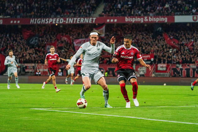 Fabian Reese, VfL Wolfsburg, 11, and Ioannis Masouras, 1 FC Nuremberg, 21, GER, 1 FC Nuremberg vs. VfL Wolfsburg, Soccer, 2. Bundesliga, Matchday 7, 2026–2027 Season, October 10, 2026, DFL regulations prohibit any use of photographs as image sequences and or quasi-video, GER, 1 FC Nuremberg vs. VfL Wolfsburg, Soccer, 2. Bundesliga, Matchday 7, 2026–2027 Season, October 10, 2026, Nuremberg Copyright: xEibner-Pressefoto MaxxVogelx EP_MVL