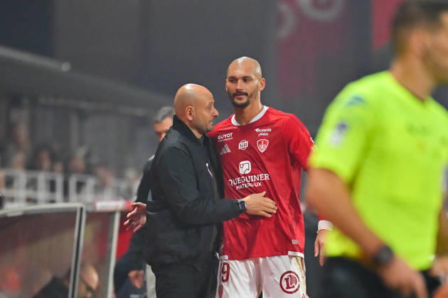Stade Brestois 29 v Angers SCO - Ligue 1 McDonald s 2026 2027 Ludovic AJORQUE of Brest and Julien LACHUER head coach of Stade Brestois during Ligue 1 McDonald s match between Brest and Angers at Stade Francis-Le Ble on October 10, 2026 in Brest, France. Brest France  Copyright: xIconxSportx 776573329