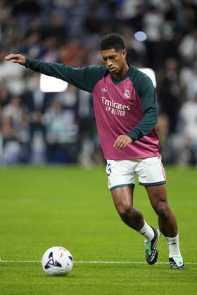 October 10, 2026, Madrid, Madrid, Spain: Jude Bellingham of Real Madrid CF warms up during the Spanish League, LaLiga EA Sports, football match between Real Madrid and Villarreal CF at Bernabeu stadium on October 10, 2026, in Madrid, Spain. Real Madrid V Villarreal CF - LaLiga EA Sports - ZUMAa181 20261010_zaa_a181_230 Copyright: xOscarxJ.xBarrosox