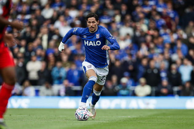 10th October 2026; Portman Road, Ipswich, Suffolk, England; Premier League Football, Ipswich Town versus Fulham; Sasa Lukic of Ipswich Town dribbles the ball AndyxSkinner