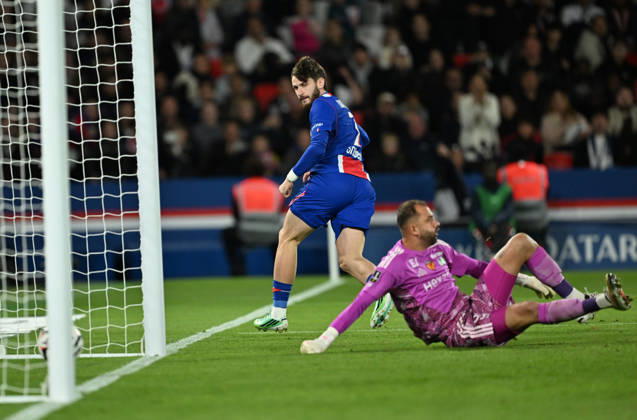PSG v Le Mans FC - French Ligue 1 PARIS, FRANCE - OCTOBER 10: Khvicha Kvaratskhelia (L) of Paris Saint - Germain scores during the French Ligue 1 (L1) soccer match between Paris Saint-Germain (PSG) and Le Mans FC at Parc des Princes stadium in Paris, France on October 10, 2026. Mustafa Yalcin Anadolu Paris France. Editorial use only. Please get in touch for any other usage. Copyright: x2026xAnadoluxMustafaxYalcinx