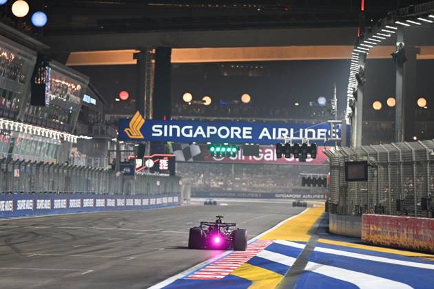 Marina Bay Street Circuit Singapore, Marina Bay Street Circuit - 10 10 2026: George Russell from UK, driving the (63) Mercedes-AMG PETRONAS F1 Team W17 Mercedes during the Formula 1 Singapore Grand Prix - Saturday - Qualifying at Marina Bay Street Circuit on 10 10 2026 in Singapore. (Marco Talluto Alessio Morgese SPP) Copyright: xMarcoxTallutox xAlessioxMorgesex xSPPx spp-en-MaTaAlMo-20261010_SPP_AlessioMorgese_0025