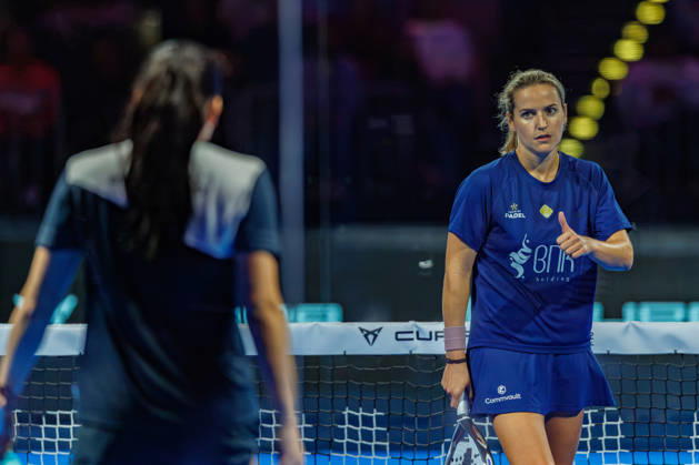 DÜSSELDORF, GERMANY - 10 OCTOBER 2026: Image shows Ariana Sanchez Fallada (ESP) showing thumbs up to Andrea Ustero Prieto (ESP) during CUPRA Germany Premier Padel P2 2026 Day 7: Semifinals at CASTELLO Düsseldorf on 10 10 2026 in Düsseldorf, Germany. Germany Copyright: xFröhlichxPascalx