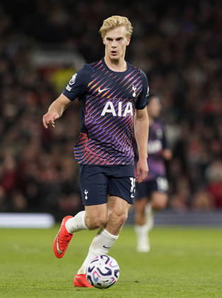 Manchester, England, 10th October 2026. Lucas Bergvall of Tottenham Hotspur during the Manchester United, ManU vs Tottenham Hotspur Premier League match at Old Trafford, Manchester. Picture credit should read: Andrew Yates Sportimage EDITORIAL USE ONLY. No use with unauthorised audio, video, data, fixture lists, club league logos or live services. Online in-match use limited to 120 images, no video emulation. No use in betting, games or single club league player publications. SPI_089_AY_MANUTD_SPURS SPI-5058-0081