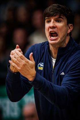Pedro Calles, head coach of Alba Berlin, on the sidelines; emotions; gestures; facial expressions; cutout; portrait; Vet Concept Gladiators Trier vs. Alba Berlin; basketball; easyCredit BBL; Matchday 5; 2026–2027 season, October 10, 2026, Vet Concept Gladiators Trier vs. Alba Berlin, basketball, easyCredit BBL, Matchday 5, 2026–2027 season, October 10, 2026 Copyright: xEibnerxPressefotox EP_ANS