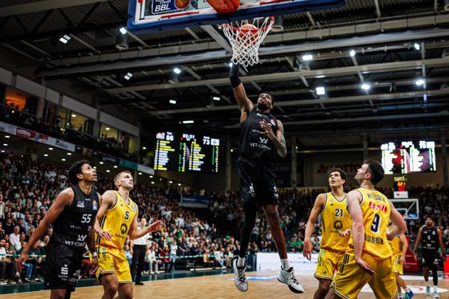 Ejiofor Onu of the Gladiators Trier making a layup, Action Shot: Vet Concept Gladiators Trier vs. Alba Berlin, Basketball, easyCredit BBL, Matchday 5, 2026–2027 Season, October 10, 2026, Vet Concept Gladiators Trier vs. Alba Berlin, basketball, easyCredit BBL, Matchday 5, 2026–2027 season, October 10, 2026 Copyright: xEibnerxPressefotox EP_ANS
