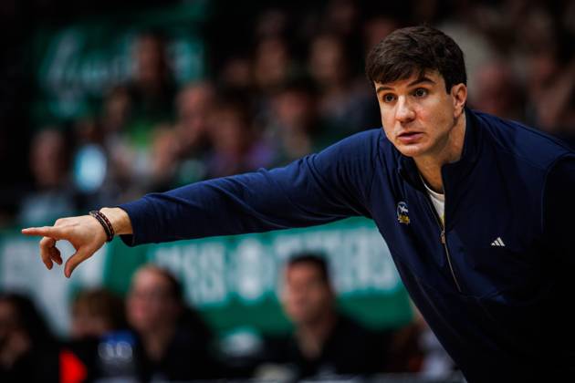 Pedro Calles, head coach of Alba Berlin, on the sidelines; emotions; gestures; facial expressions; cutout; portrait; Vet Concept Gladiators Trier vs. Alba Berlin; basketball; easyCredit BBL; Matchday 5; 2026–2027 season, October 10, 2026, Vet Concept Gladiators Trier vs. Alba Berlin, basketball, easyCredit BBL, Matchday 5, 2026–2027 season, October 10, 2026 Copyright: xEibnerxPressefotox EP_ANS