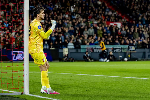 ROTTERDAM AZ Alkmaar goalkeeper Jari De Busser during the Vriendenloterij Eredivisie match between Feyenoord and AZ at De Kuip on October 10, 2026, in Rotterdam, the Netherlands. Photo by DeFodi Images