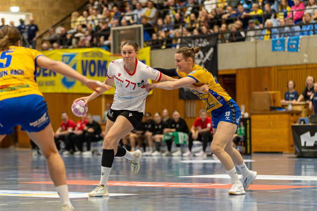 Handball I Women I 2026–2027 Season I 2nd Bundesliga I Matchday 5 I SV Todesfelde vs. HSV Solingen Gräfrath 76 I October 10, 2026, from left: Vanessa Brandt 77, HSV Solingen Gräfrath 76, Rieka Thal 33, SV Todesfelde Bad Schwartau Ludwig Jahn Hall, Schleswig-Holstein, Germany Copyright: xLobeca FabianxLamprechtx