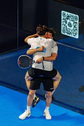 DÜSSELDORF, GERMANY - 11 OCTOBER 2026: Image shows the victory celebration of Jon Sanz (ESP) and Franco Stupaczuk (ARG) during CUPRA Germany Premier Padel P2 2026 Day 7: Semifinals at CASTELLO Düsseldorf on 11 10 2026 in Düsseldorf, Germany. Germany Copyright: xFröhlichxPascalx