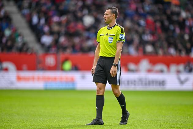 Referee Sven Jablonski looks on during the Bundesliga 1 match between FC Augsburg and FC Bayern Munich, WWK Arena on October 10, 2026, in Augsburg, Germany. Photo by Harry Langer, DeFodi Images. Referee Sven Jablonski looks on during the Bundesliga match between FC Augsburg and FC Bayern Munich at WWK Arena on October 10, 2026, in Augsburg, Germany. Photo by Harry Langer, DeFodi Images. DFB and DFL regulations prohibit any use of photographs as image sequences and or quasi-video. Photo by Harry Langer, DeFodi Images. DFB and DFL regulations prohibit any use of photographs as imSEQUENCES AND OR QUASI-VIDEO