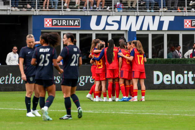 USA v Spain - Women s International Friendly, Länderspiel, Nationalmannschaft WASHINGTON D.C., UNITED STATES - OCTOBER 10: Eva Navarro of Spain celebrates with teammates after scoring a goal during Women s International Friendly football match between USA and Spain at Audi Field Stadium in Washington D.C., United States on October 10, 2026. Hasan Akbas Anadolu District of Columbia United States. Editorial use only. Please get in touch for any other usage. Copyright: x2026xAnadoluxHasanxAkbasx