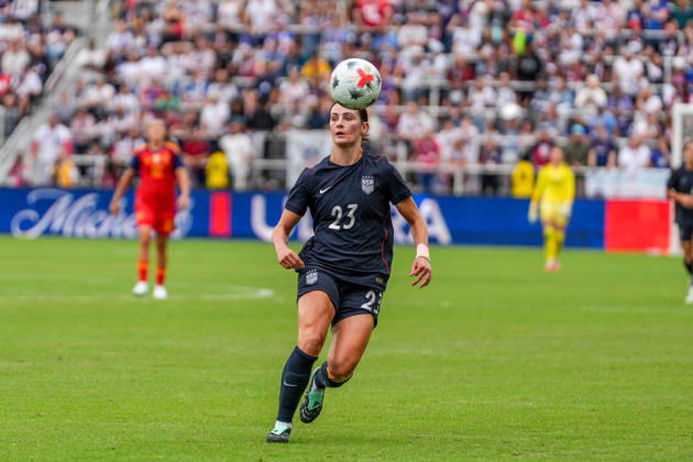 USA v Spain - Women s International Friendly, Länderspiel, Nationalmannschaft WASHINGTON D.C., UNITED STATES - OCTOBER 10: Emily Fox of USA in action during Women s International Friendly football match between USA and Spain at Audi Field Stadium in Washington D.C., United States on October 10, 2026. Hasan Akbas Anadolu District of Columbia United States. Editorial use only. Please get in touch for any other usage. Copyright: x2026xAnadoluxHasanxAkbasx