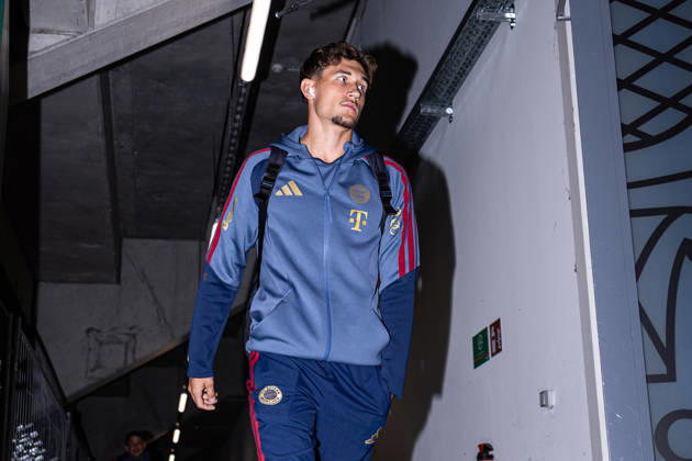 Germany: FC Augsburg vs. FC Bayern Munich, Bundesliga 1, Matchday 5, 2026–27 Season, WWK Arena Augsburg; Tom Bischof, FC Bayern Munich, 8, upon arrival at the WWK Arena Augsburg; Augsburg; WWK Arena; Bayern; Germany Copyright: xBenedictxChristx