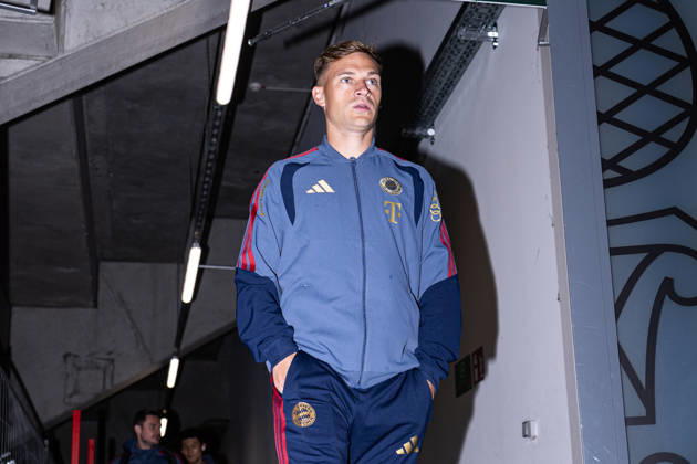 Germany: FC Augsburg vs. FC Bayern Munich, Bundesliga 1, Matchday 5, 2026–27 Season, WWK Arena Augsburg; Joshua Kimmich, FC Bayern Munich, age 6, upon arrival at the WWK Arena Augsburg; Augsburg; WWK Arena; Bayern; Germany Copyright: xBenedictxChristx