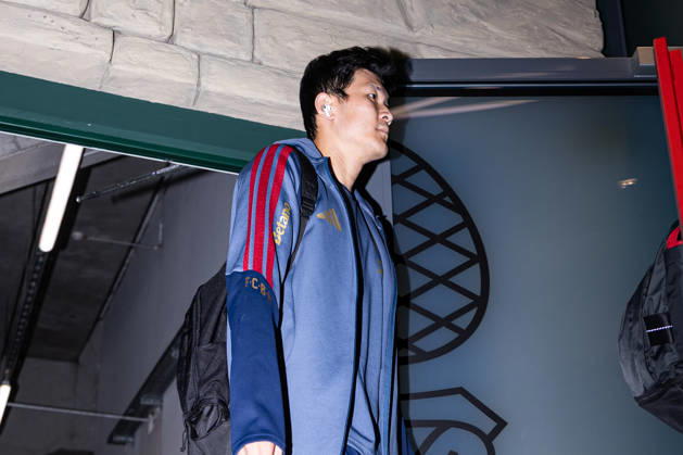 Germany: FC Augsburg vs. FC Bayern Munich, Bundesliga 1, Matchday 5, 2026–27 Season, WWK Arena Augsburg; Min Jae Kim, FC Bayern Munich, 3, upon arrival at the WWK Arena Augsburg; Augsburg WWK Arena; Bayern; Germany Copyright: xBenedictxChristx