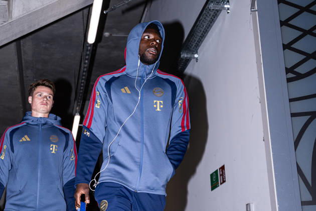 Germany: FC Augsburg vs. FC Bayern Munich, Bundesliga 1, Matchday 5, 2026–27 Season, WWK Arena Augsburg; Alphonso Davies, FC Bayern Munich, 19, upon arrival at the WWK Arena Augsburg; Augsburg WWK Arena; Bayern; Germany Copyright: xBenedictxChristx