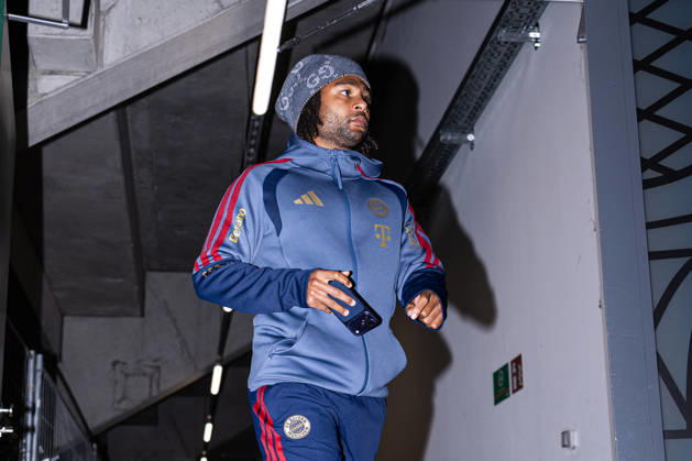 Germany: FC Augsburg vs. FC Bayern Munich, Bundesliga 1, Matchday 5, 2026–27 Season, WWK Arena Augsburg; Serge Gnabry, FC Bayern Munich, 7, upon arrival at the WWK Arena Augsburg; Augsburg; WWK Arena; Bayern; Germany Copyright: xBenedictxChristx