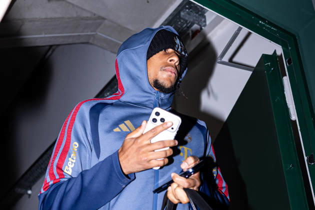 Germany: FC Augsburg vs. FC Bayern Munich, Bundesliga 1, Matchday 5, 2026–27 Season, WWK Arena Augsburg; Michael Olise, FC Bayern Munich, 17, upon arrival at the WWK Arena Augsburg; Augsburg; WWK Arena; Bayern; Germany Copyright: xBenedictxChristx