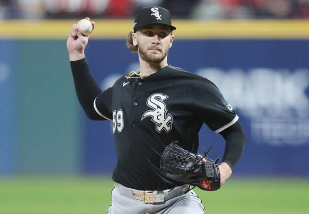Chicago White Sox starting pitcher Sean Burke (59) throws against the Cleveland Guardians in the first inning of an MLB, Baseball Herren, USA American League Division Series at Progressive Field in Cleveland, Ohio, on Saturday, October 10, 2026.  CLE20261010713 AARONxJOSEFCZYK