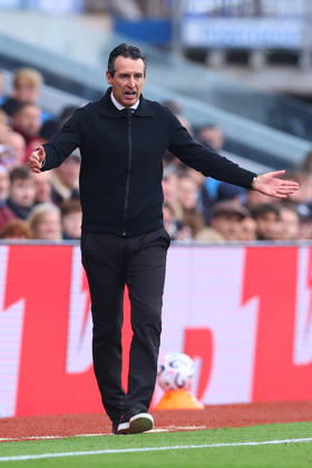 Aston Villa v Brentford, Premier League Aston Villa manager Unai Emery gestures during the Aston Villa v Brentford Premier League match at Villa Park, Birmingham, England on 10 October 2026 Credit: Ryan Crockett Every Second Media Editorial use only. All images are copyright Every Second Media Limited. No images may be reproduced without prior permission. All rights reserved. Premier League and Football League images are subject to licensing agreements with Football DataCo Limited. see https: www.football-dataco.com Copyright: xIMAGO EveryxSecondxMediax ESM-2212-0212 RyanxCrockettx xEveryxSecondxMediax