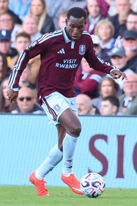Aston Villa v Brentford, Premier League Nicolas Jackson of Aston Villa during the Aston Villa v Brentford Premier League match at Villa Park, Birmingham, England on 10 October 2026 Credit: Ryan Crockett Every Second Media Editorial use only. All images are copyright Every Second Media Limited. No images may be reproduced without prior permission. All rights reserved. Premier League and Football League images are subject to licensing agreements with Football DataCo Limited. see https: www.football-dataco.com Copyright: xIMAGO EveryxSecondxMediax ESM-2212-0266 RyanxCrockettx xEveryxSecondxMediax