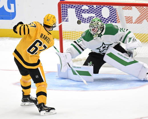 Pittsburgh Penguins right wing Rickard Rakell (67) scores on a penalty shot against Dallas Stars goaltender Jake Oettinger (29) during the overtime shootout of the 2-1 win at PPG Paints Arena in Pittsburgh on Saturday, October, 10 2026. PIT2026101014 ARCHIExCARPENTER