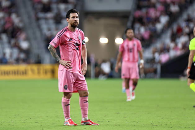 MIAMI, FL - OCTOBER 10: Inter Miami CF forward Lionel Messi (10) looks on during a 2026 MLS, Fussball Herren, USA soccer match between Inter Miami CF and DC United on October 10, 2026 being played at NU Stadium, Miami, Fla.(Photo by Chris Arjoon Icon Sportswire). SOCCER: OCT 10 MLS Inter Miami CF vs DC United EDITORIAL USE ONLY Icon2610100000023