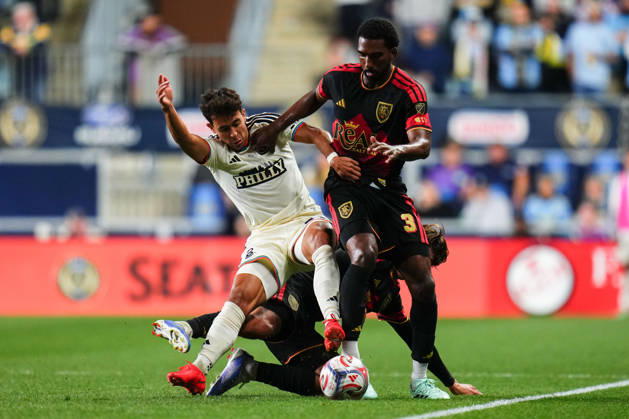 October 10, 2026: Real Salt Lake Defender Kobi Henry (3) and Philadelphia Union Midfielder Quinn Sullivan (33) battle for the ball during the second half of an MLS, Fussball Herren, USA match at Subaru Park in Chester, Pennsylvania. CSM MLS 2026: Union Vs Salt Lake OCT 10 - ZUMAc04_ 20261010_zma_c04_294 Copyright: xKylexRoddenx