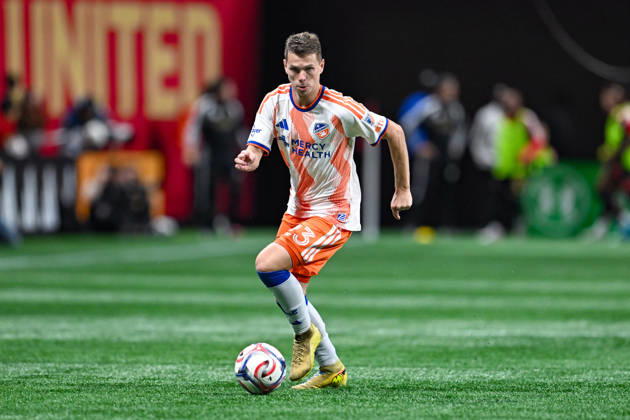 ATLANTA, GA - OCTOBER 10: David Doudera 23 of FC Cincinnati dribbles during the MLS, Fussball Herren, USA match between FC Cincinnati and Atlanta United FC on October 10th, 2026 at Mercedes-Benz Stadium in Atlanta, GA. (Photo by Rich von Biberstein Icon Sportswire) SOCCER: OCT 10 MLS Atlanta United vs FC Cincinnati EDITORIAL USE ONLY Icon261010003
