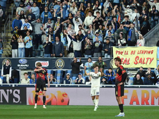 Philadelphia Union Vs Real Salt Lake - October 10, 2026 Milan Iloski 10 of the Philadelphia Union gestures to the crowd during a VAR check during the Major League Soccer 2026 match between Philadelphia Union and Real Salt Lake at Subaru Park in Chester, Pennsylvania, on October 10, 2026. Philadelphia United States Copyright: xJackxMegawx originalFilename:megaw-philadel261010_np6xb