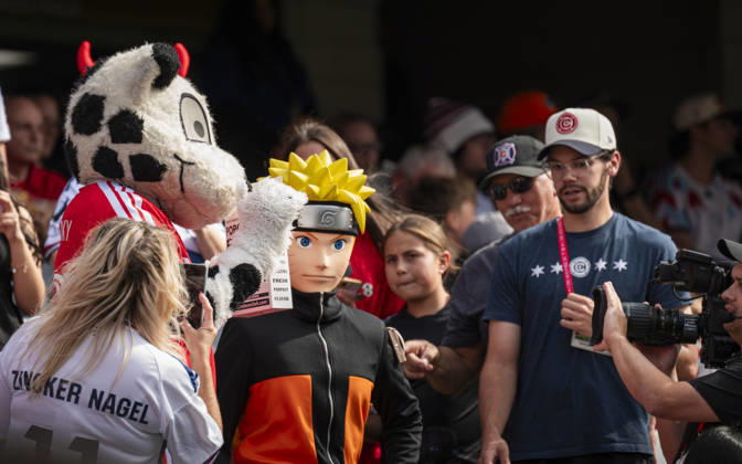 Chicago Fire FC V New York City FC - MLS, Fussball Herren, USA - October 10, 2026 Chicago Fire mascot Sparky celebrates Anime Day with fans at Soldier Field in Chicago, United States, on October 10, 2026, before the match between Chicago Fire FC and New York City FC. Chicago IL United States  Copyright: xRichardxNicholsx originalFilename:nichols-chicagof261010_npO0q