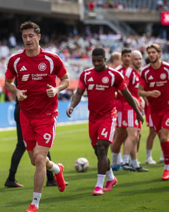 Chicago Fire FC V New York City FC - MLS, Fussball Herren, USA - October 10, 2026 Robert Lewandowski ( 9) of Chicago Fire FC leads the team off after pre-game warmups before the match between Chicago Fire FC and New York City FC at Soldier Field Stadium in Chicago, United States, on October 10, 2026. Chicago IL United States  Copyright: xRichardxNicholsx originalFilename:nichols-chicagof261010_npPvT